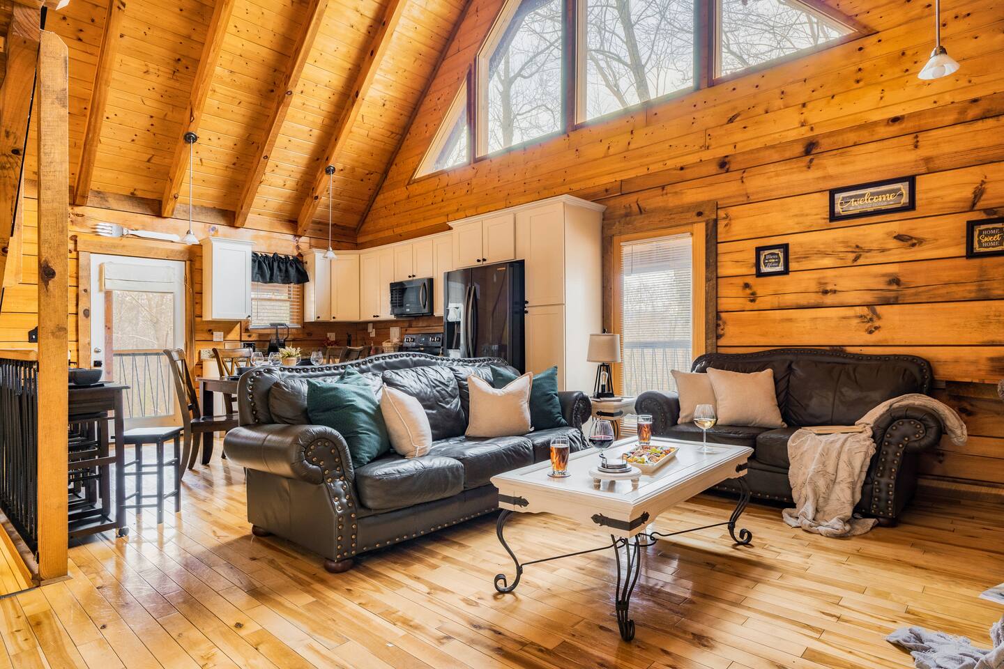 Spring Getaway! Theater Room, Hot Tub, Xbox, BBQ! — Sevierville — vacation rental