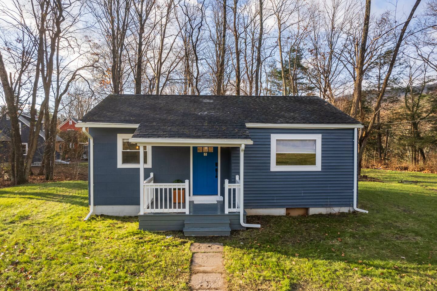 Perch Cottages #3: Creek access + Sauna + Mt views