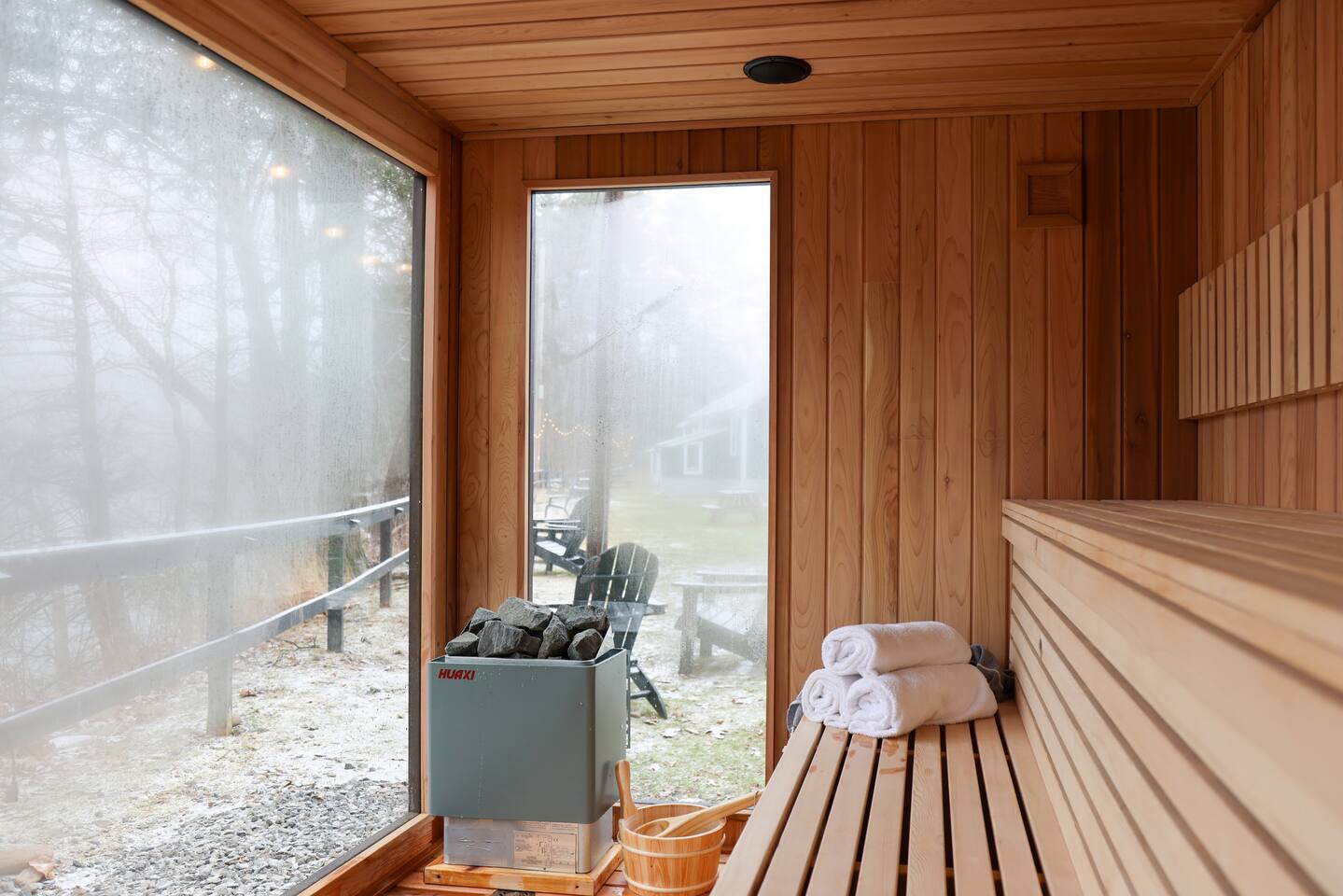 Perch Eagle House: Creek access + Sauna + Mt views