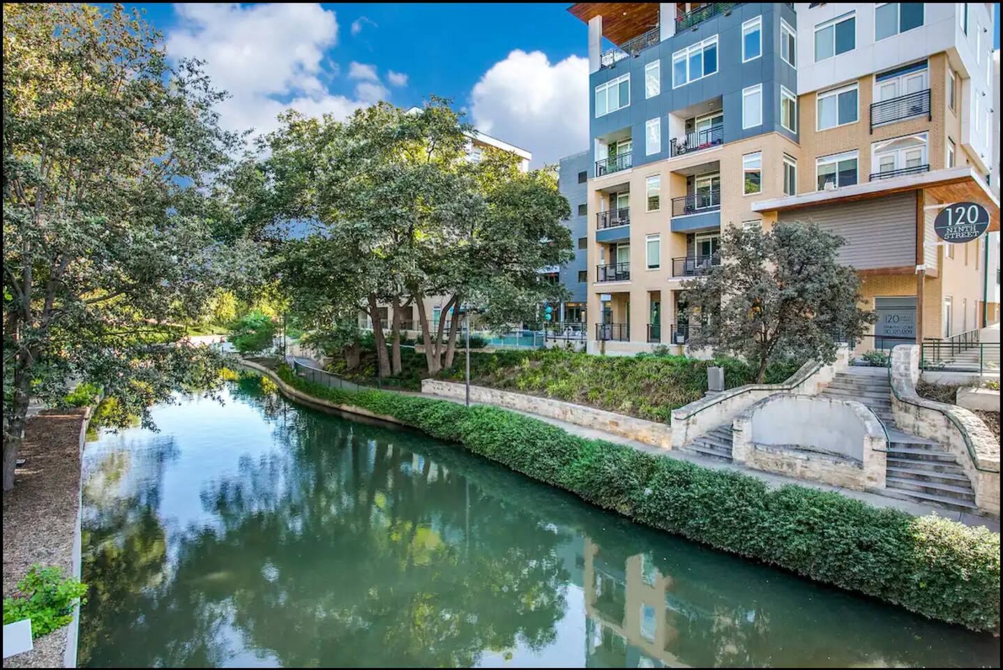 On the River! Pool | Gym | King Bed | Free Parking