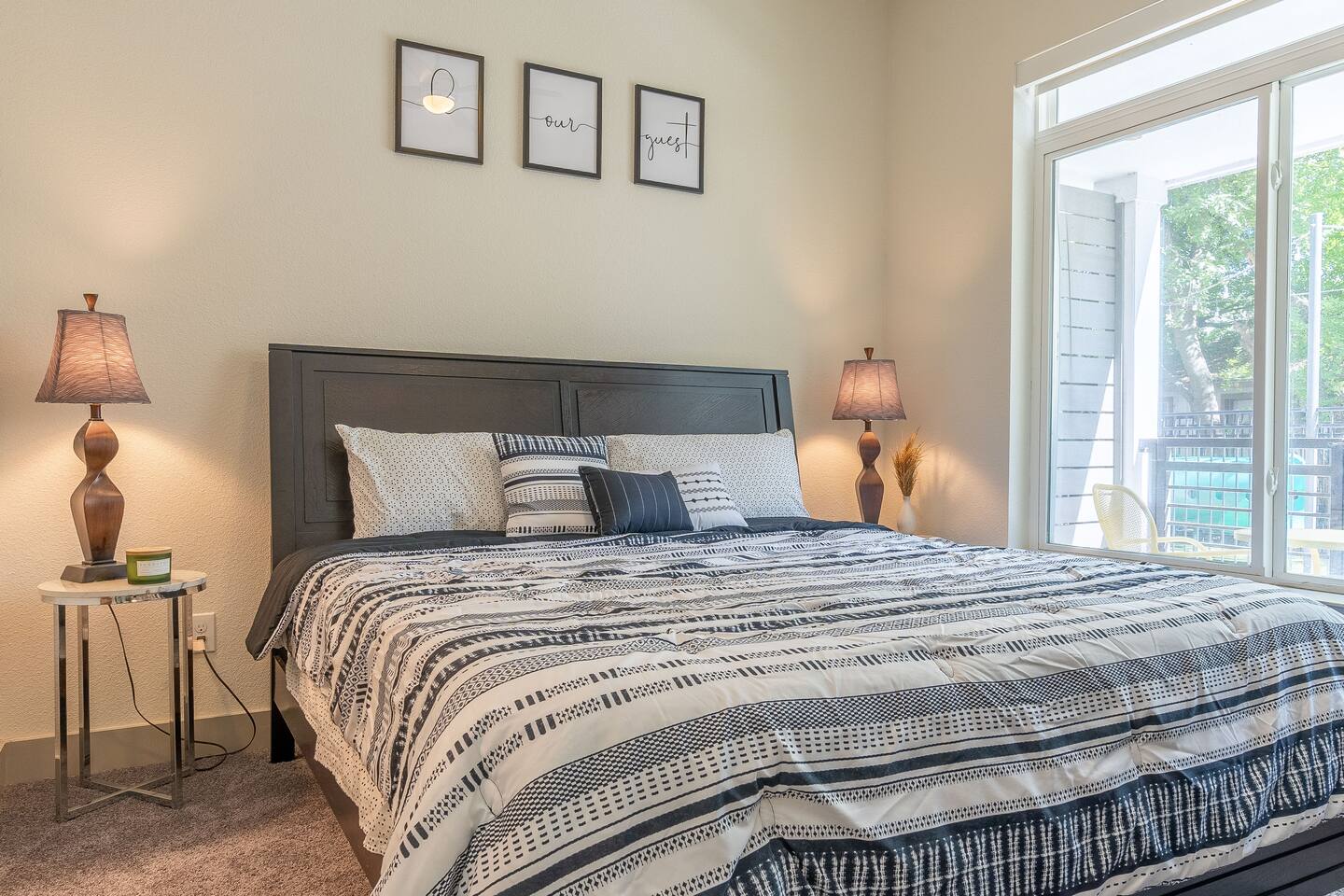 On the River! Pool | Gym | King Bed | Free Parking