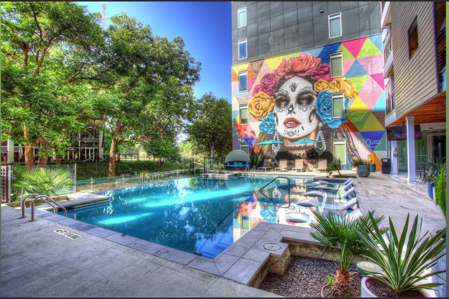 On the River! Pool | Gym | King Bed | Free Parking — San Antonio — vacation rental