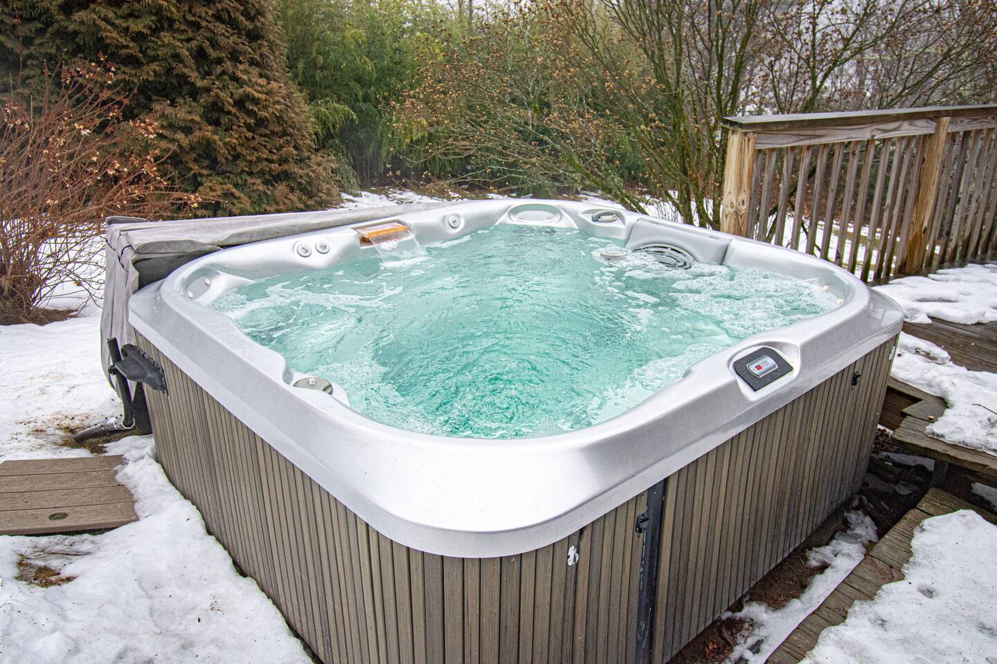 Hot Tub! Bunks! Dog Friendly! Mins to Dwntwn Boone