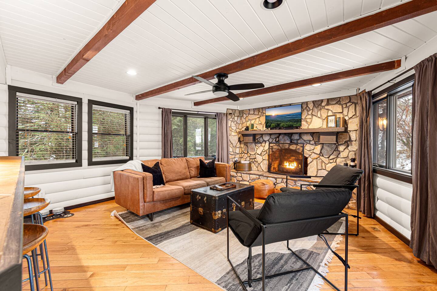 Hot Tub! Bunks! Dog Friendly! Mins to Dwntwn Boone — Boone — vacation rental