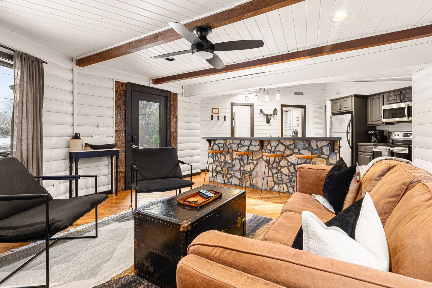 Hot Tub! Bunks! Dog Friendly! Mins to Dwntwn Boone
