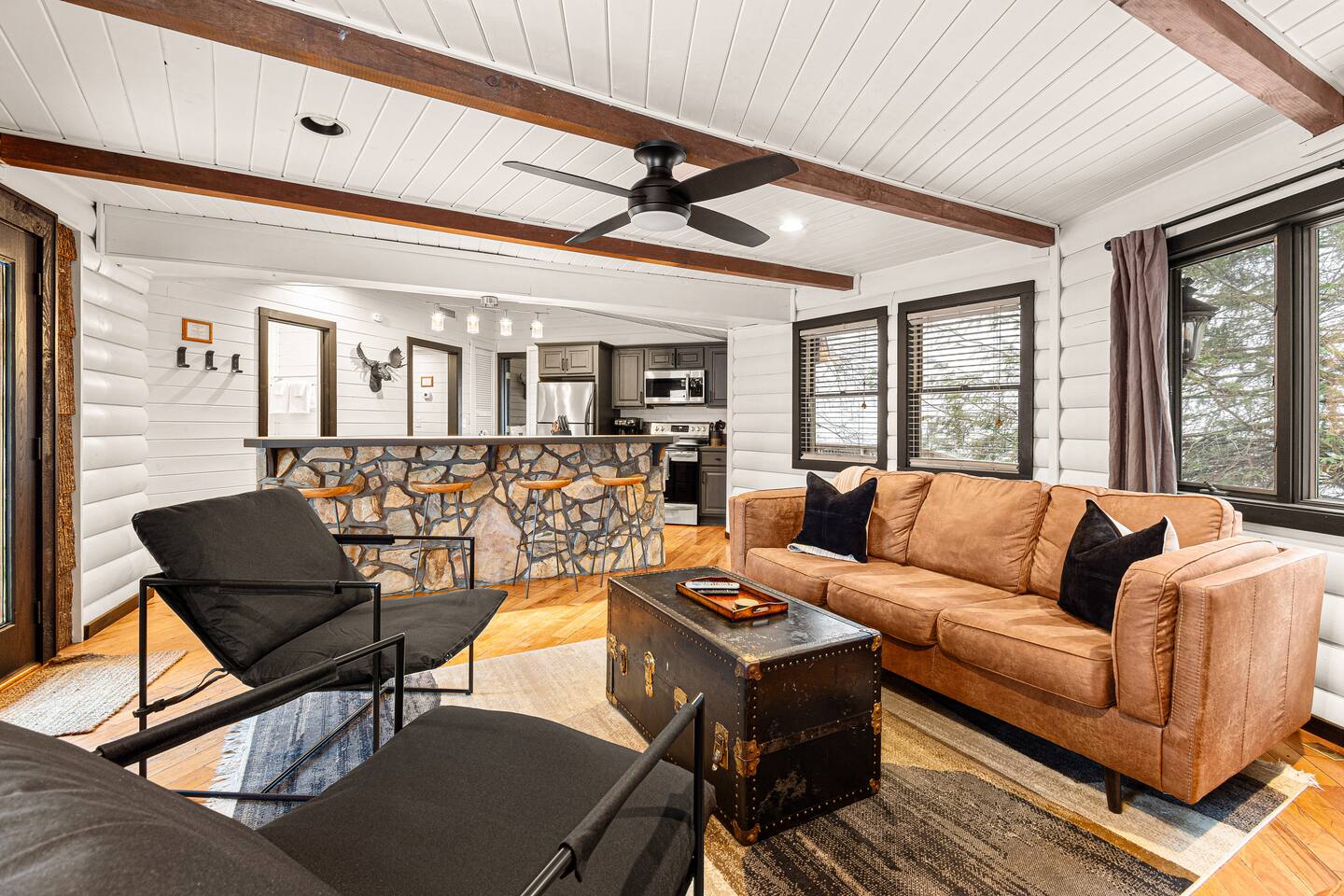Hot Tub! Bunks! Dog Friendly! Mins to Dwntwn Boone