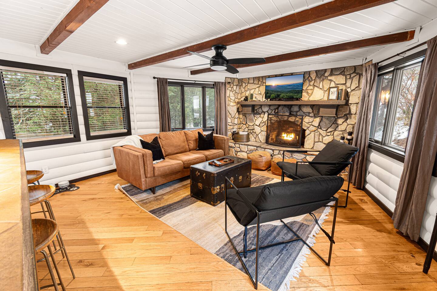Hot Tub! Bunks! Dog Friendly! Mins to Dwntwn Boone