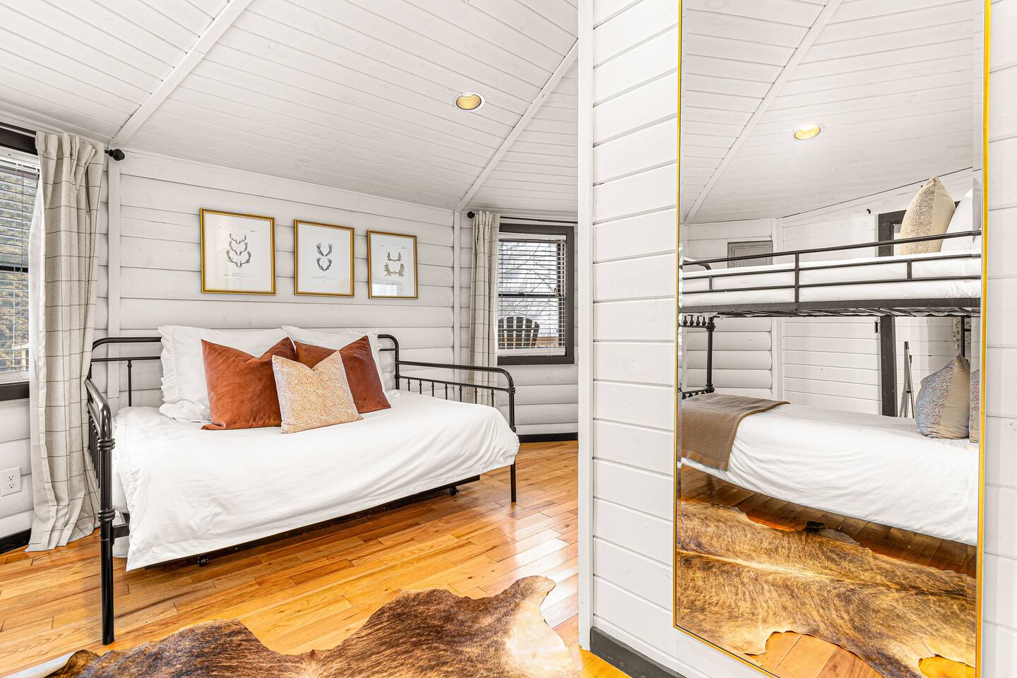 Hot Tub! Bunks! Dog Friendly! Mins to Dwntwn Boone