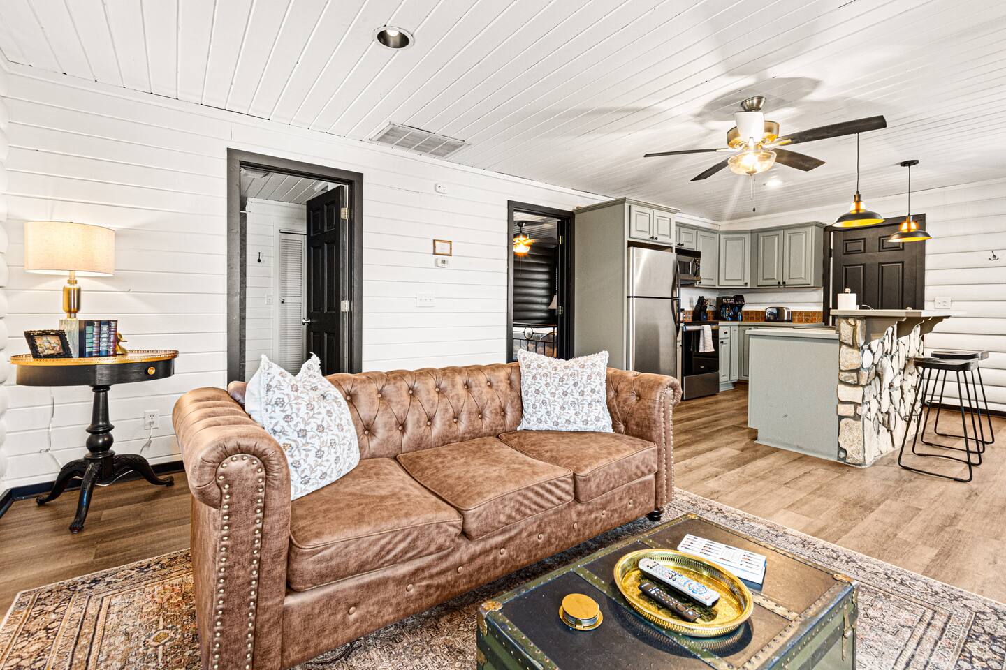Hot Tub! Fireplace! Dog Friendly! Min to Dwntwn!