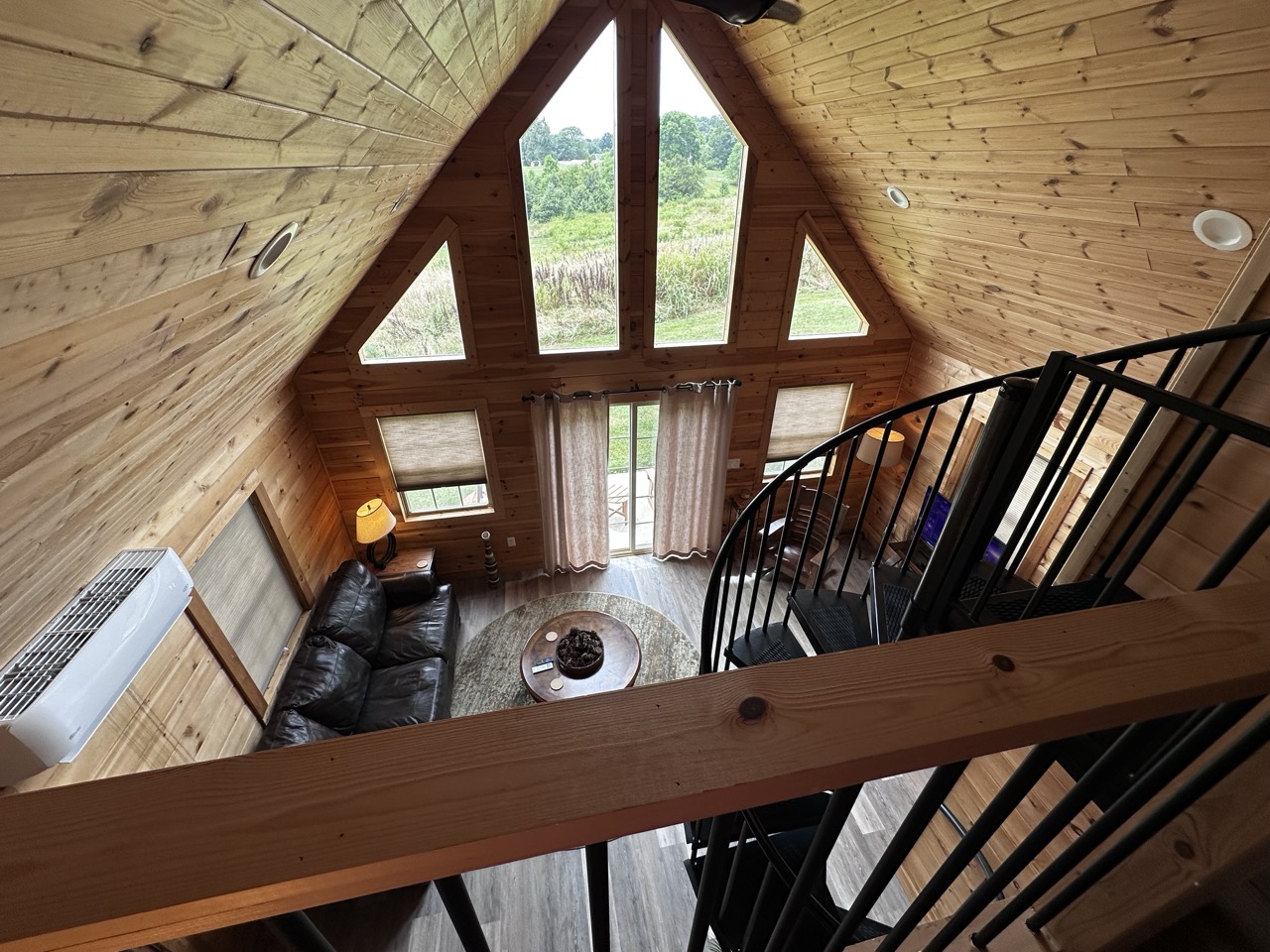 Rustic Elegance, cabin in heart of Jonesborough, TN
