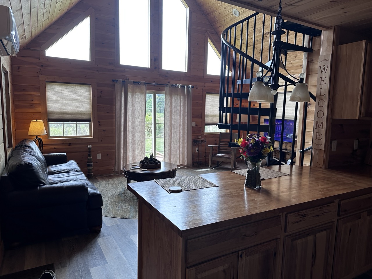 Rustic Elegance, cabin in heart of Jonesborough, TN