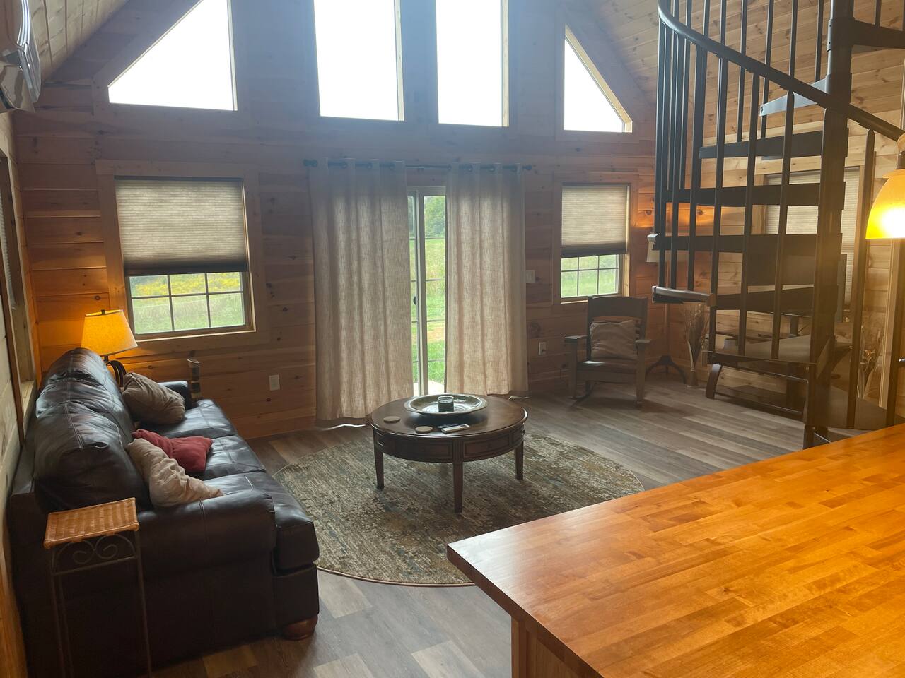 Rustic Elegance, cabin in heart of Jonesborough, TN
