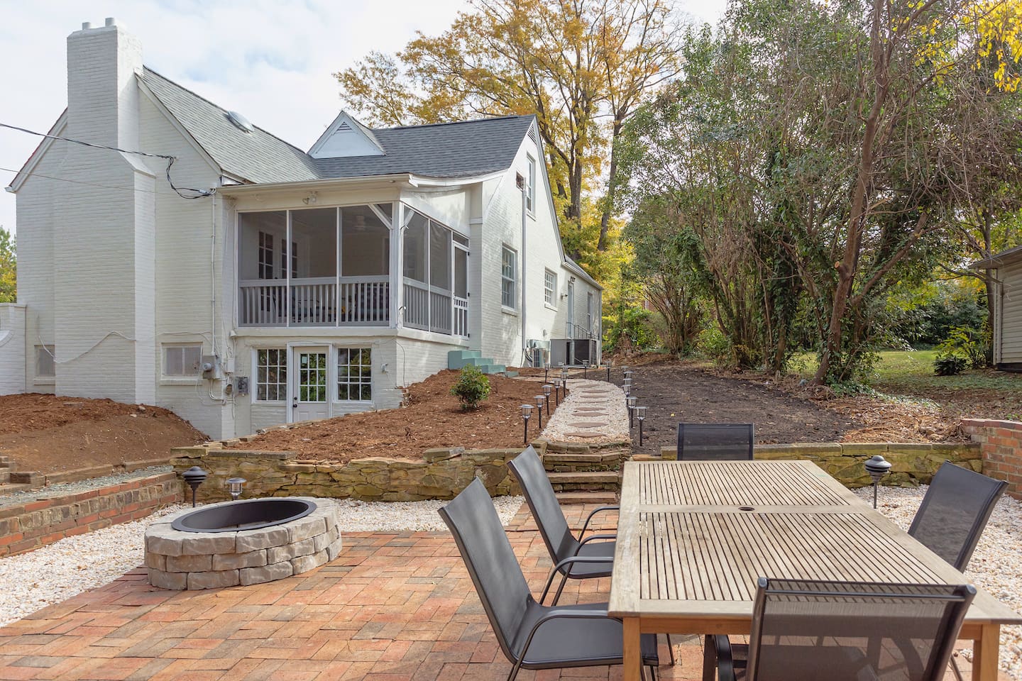 Radiant Home in Graham – Garden Views | BBQ Grill