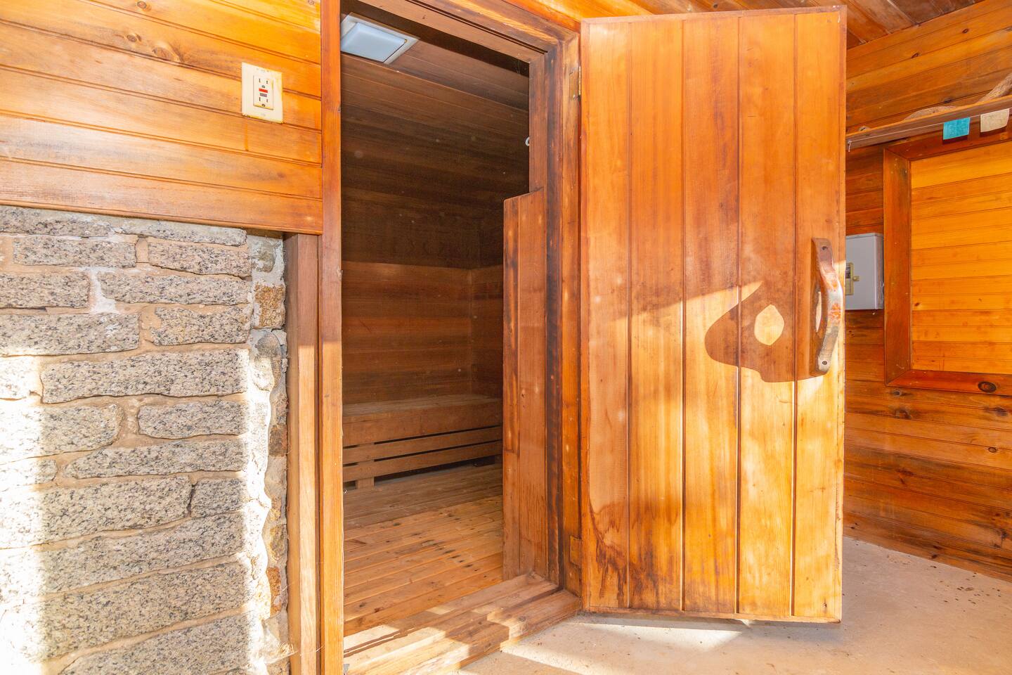 Antique Cottage|PRIVATE SAUNA|Beach|Firepit+Grill