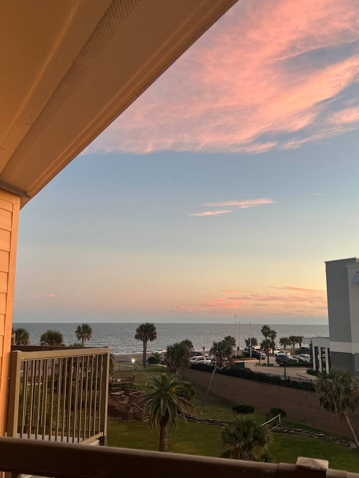 Breathtaking Top Floor Condo w/ View, Heated Pool