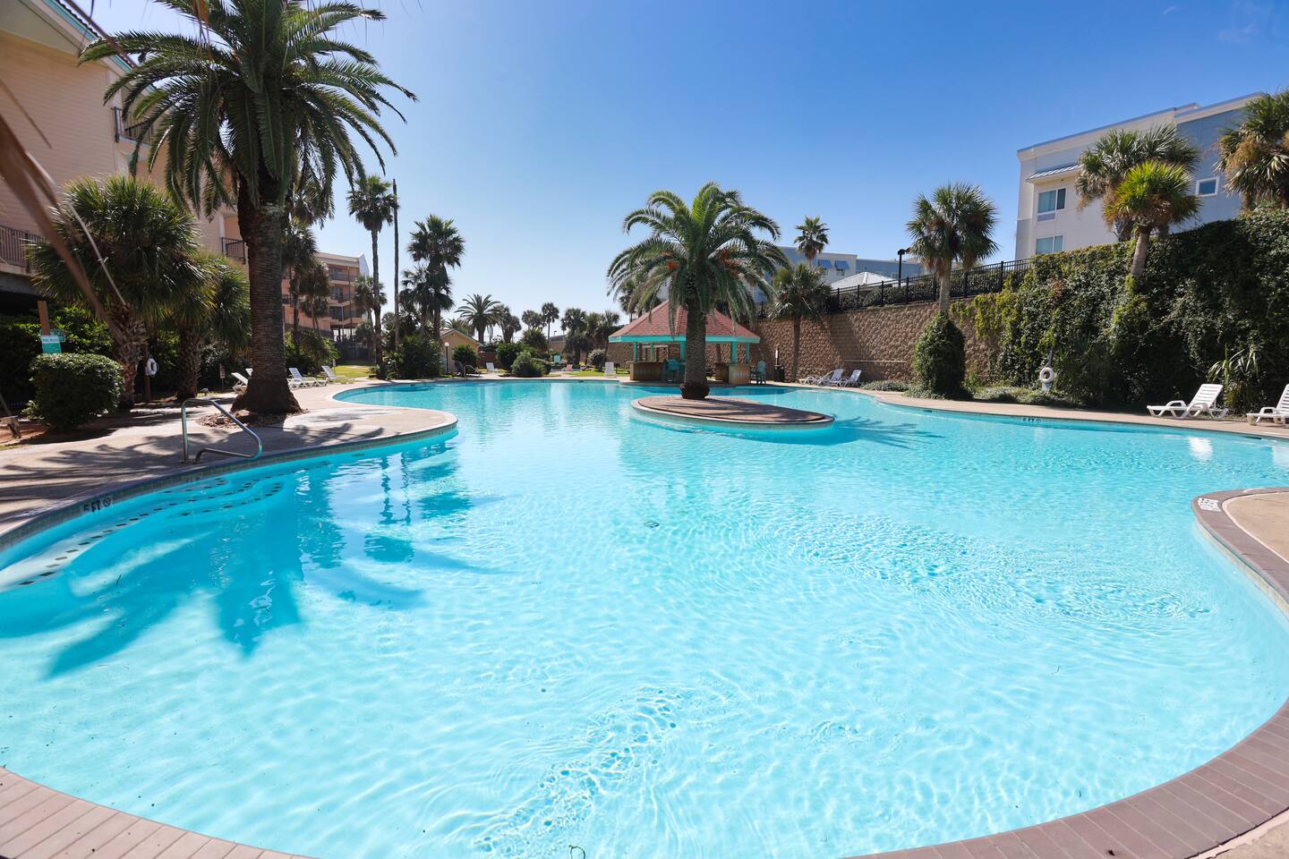 Breathtaking Top Floor Condo w/ View, Heated Pool — Galveston — vacation rental