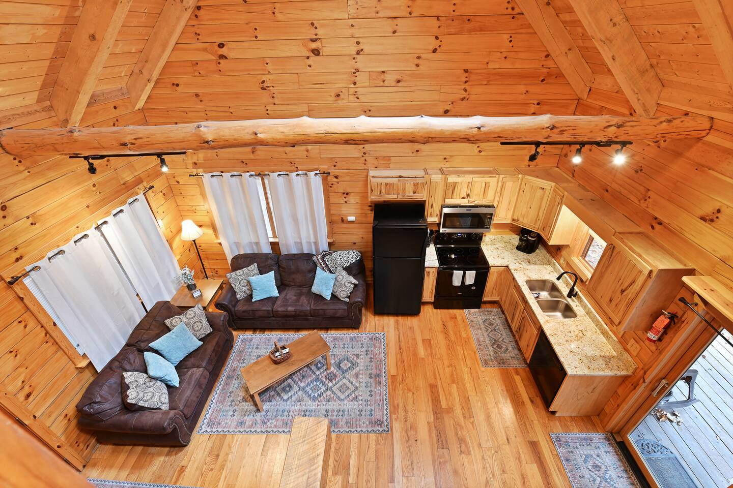 Charming 2Bed Cabin in the HEART of Hocking Hills!
