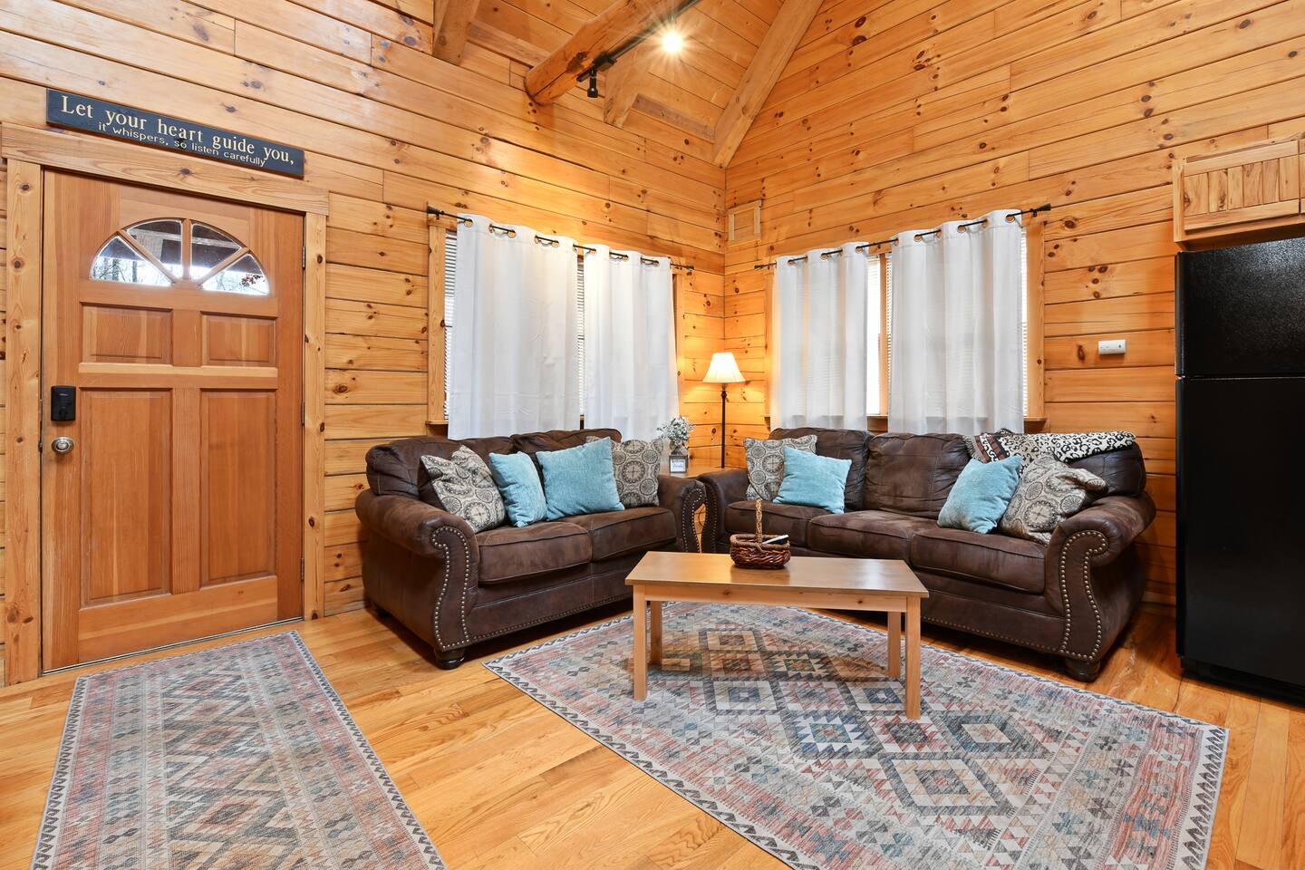 Charming 2Bed Cabin in the HEART of Hocking Hills!