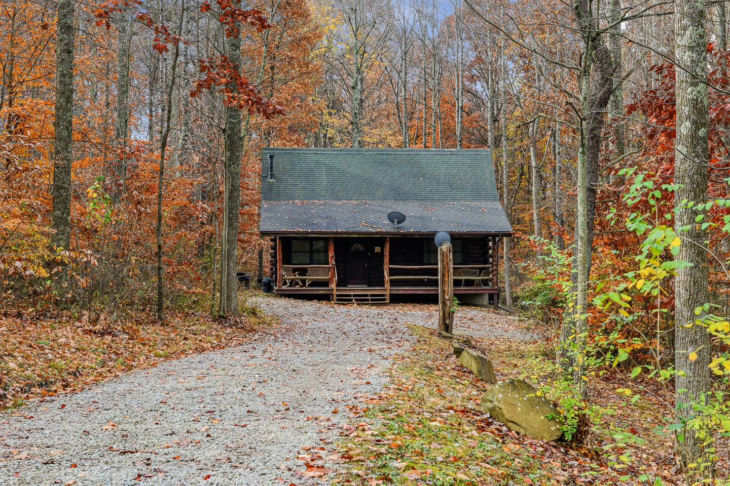 Charming 2Bed Cabin in the HEART of Hocking Hills! — Logan — vacation rental