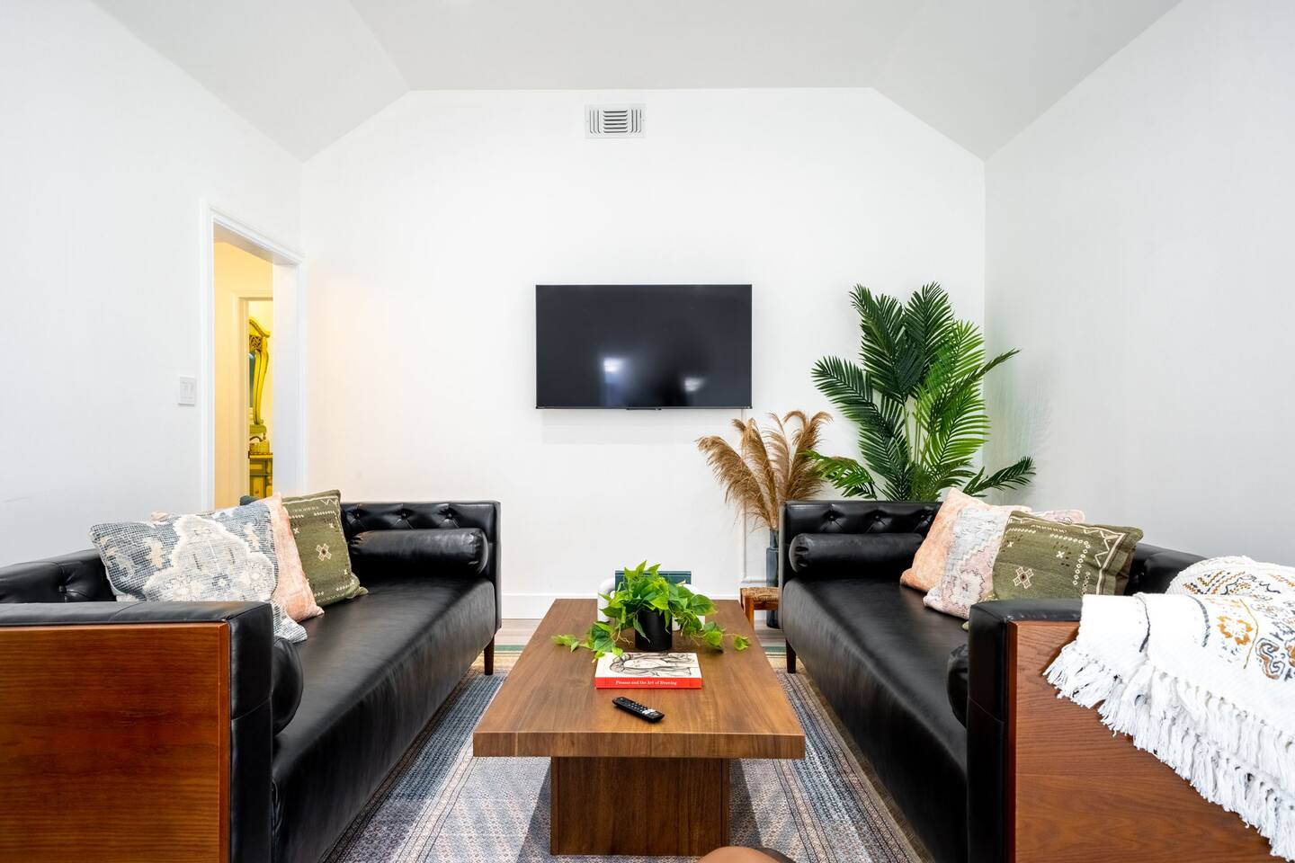Brentwood 5BR Heated Pool, Jacuzzi, Game Room