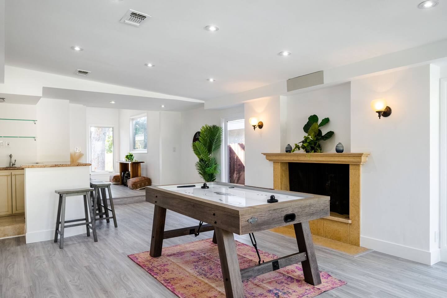 Brentwood 5BR Heated Pool, Jacuzzi, Game Room