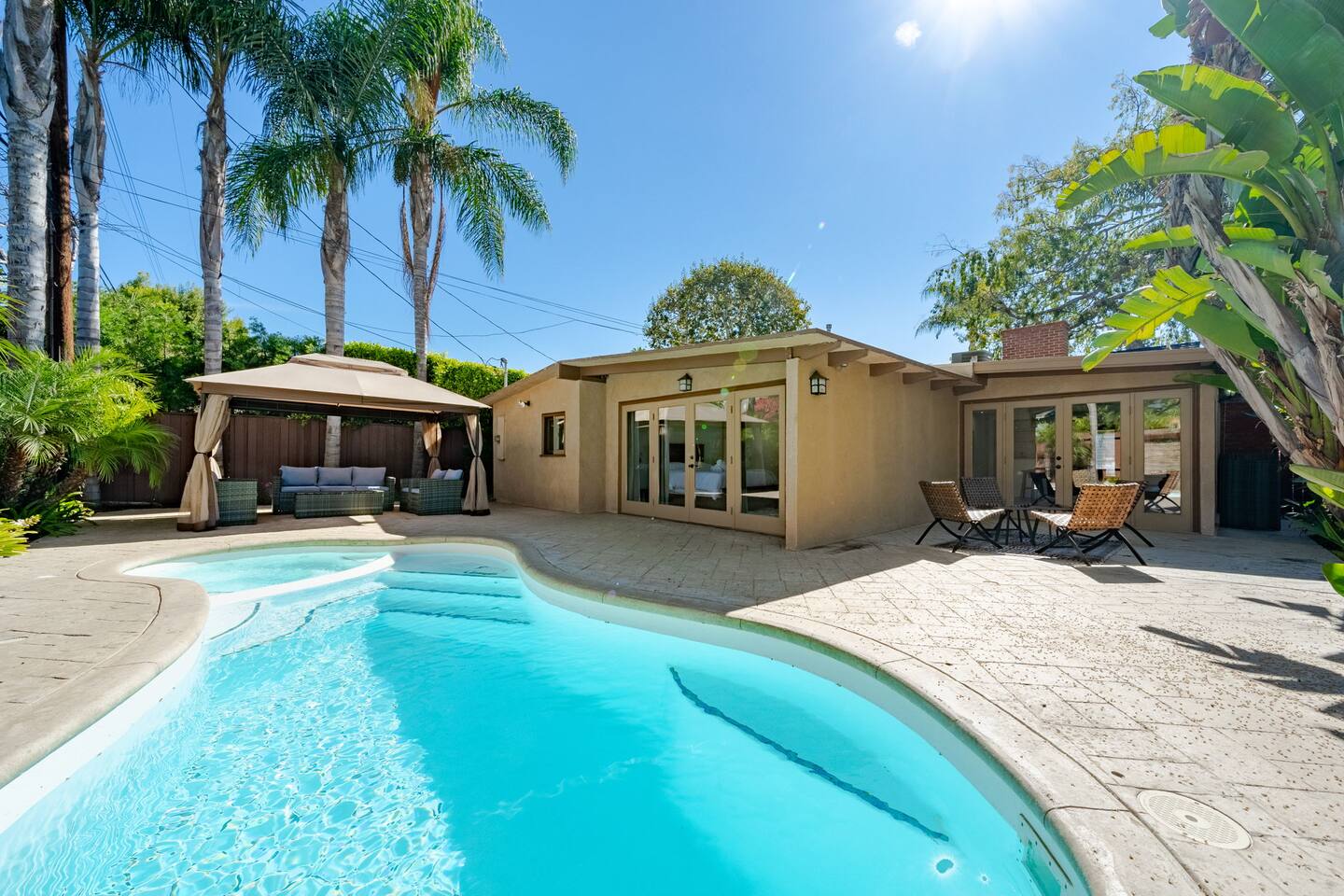 Brentwood 5BR Heated Pool, Jacuzzi, Game Room