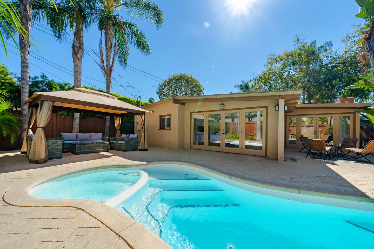 Brentwood 5BR Heated Pool, Jacuzzi, Game Room