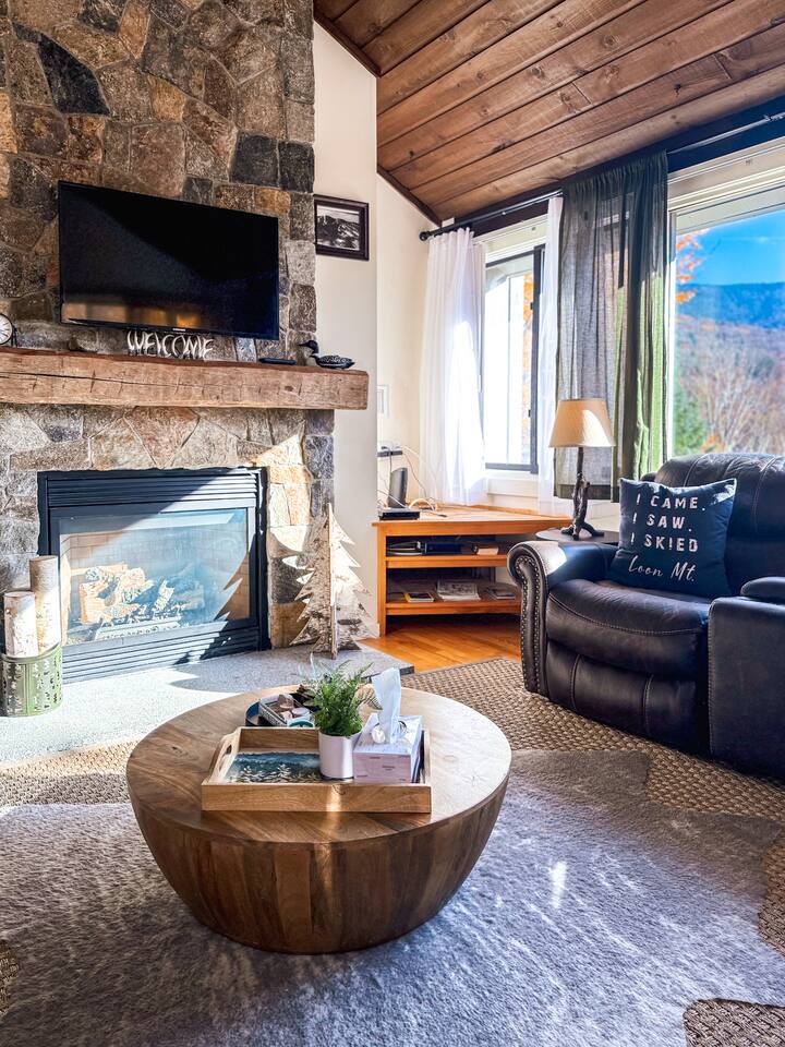 Scenic Retreat, PVT Deck, < 3 min to Loon