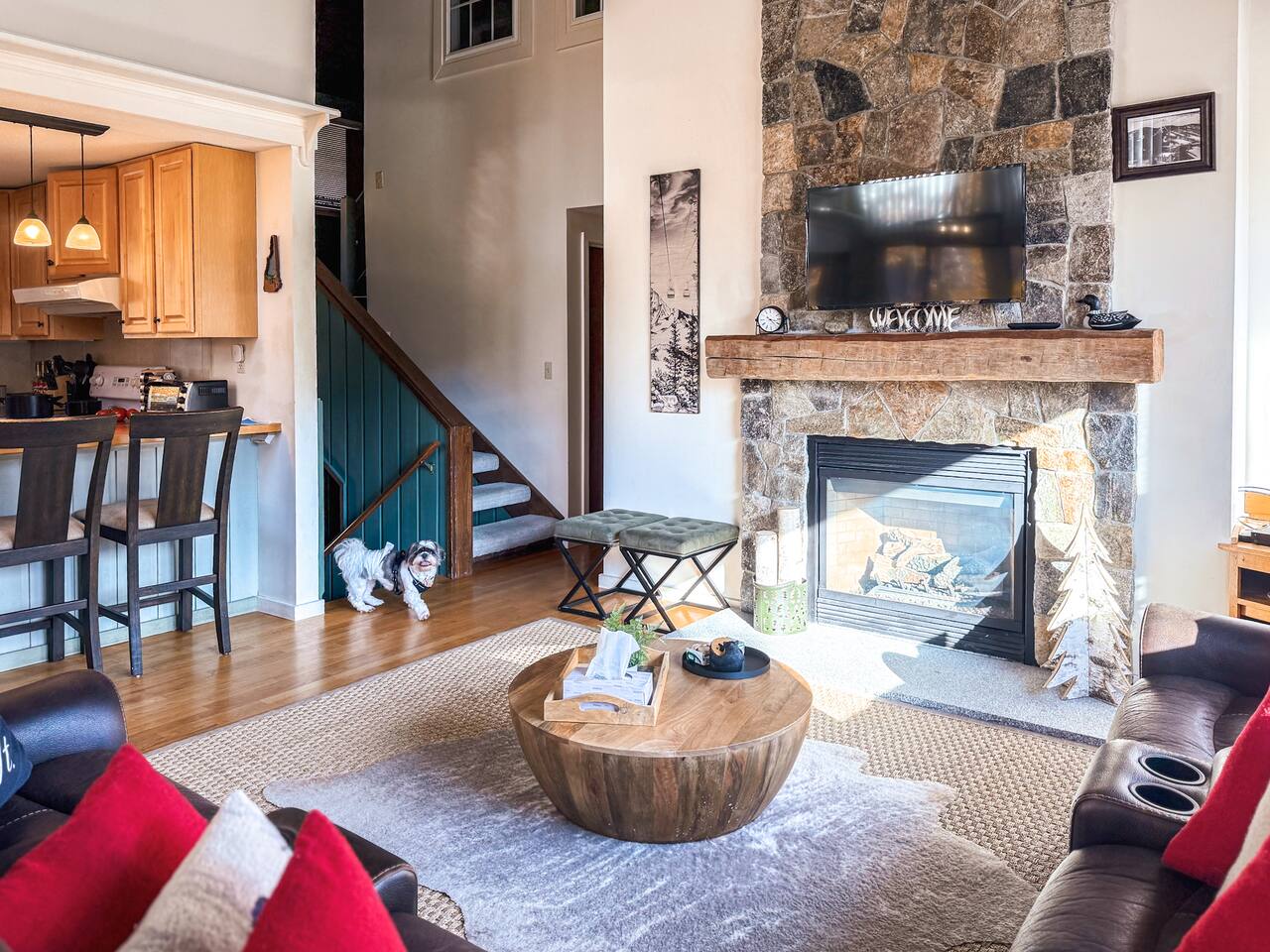 Scenic Retreat, PVT Deck, < 3 min to Loon