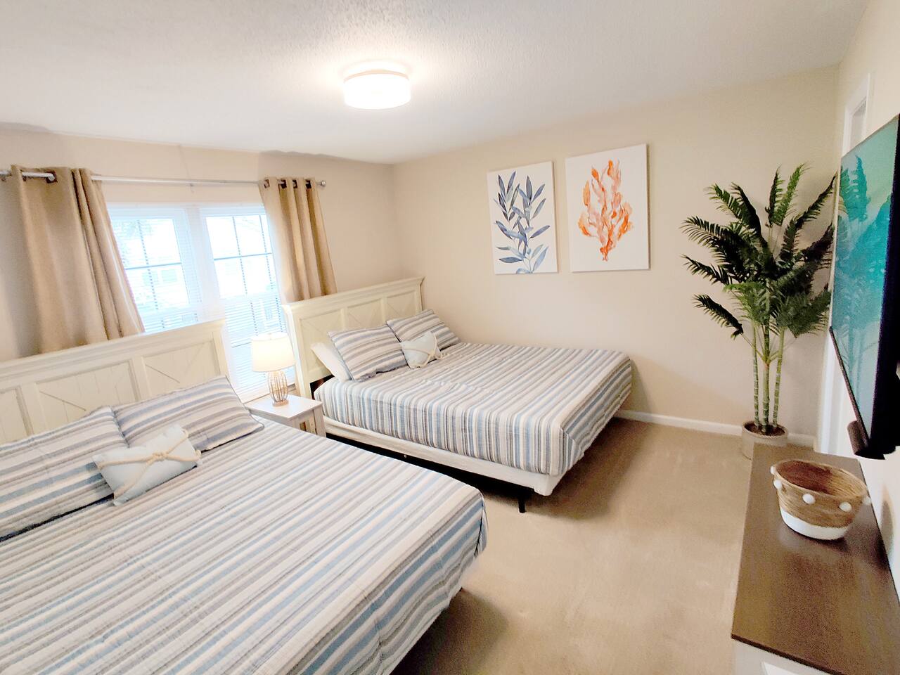 Half duplex 300 steps from beach • Free cruise!