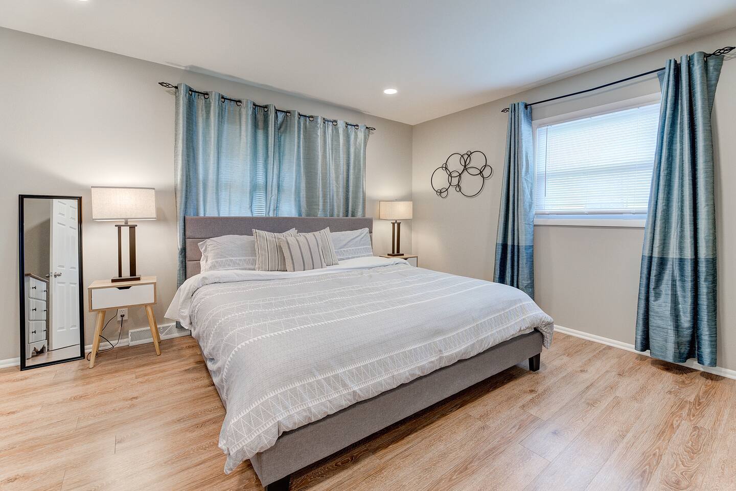 Modern Comfort 3BR in Waukesha