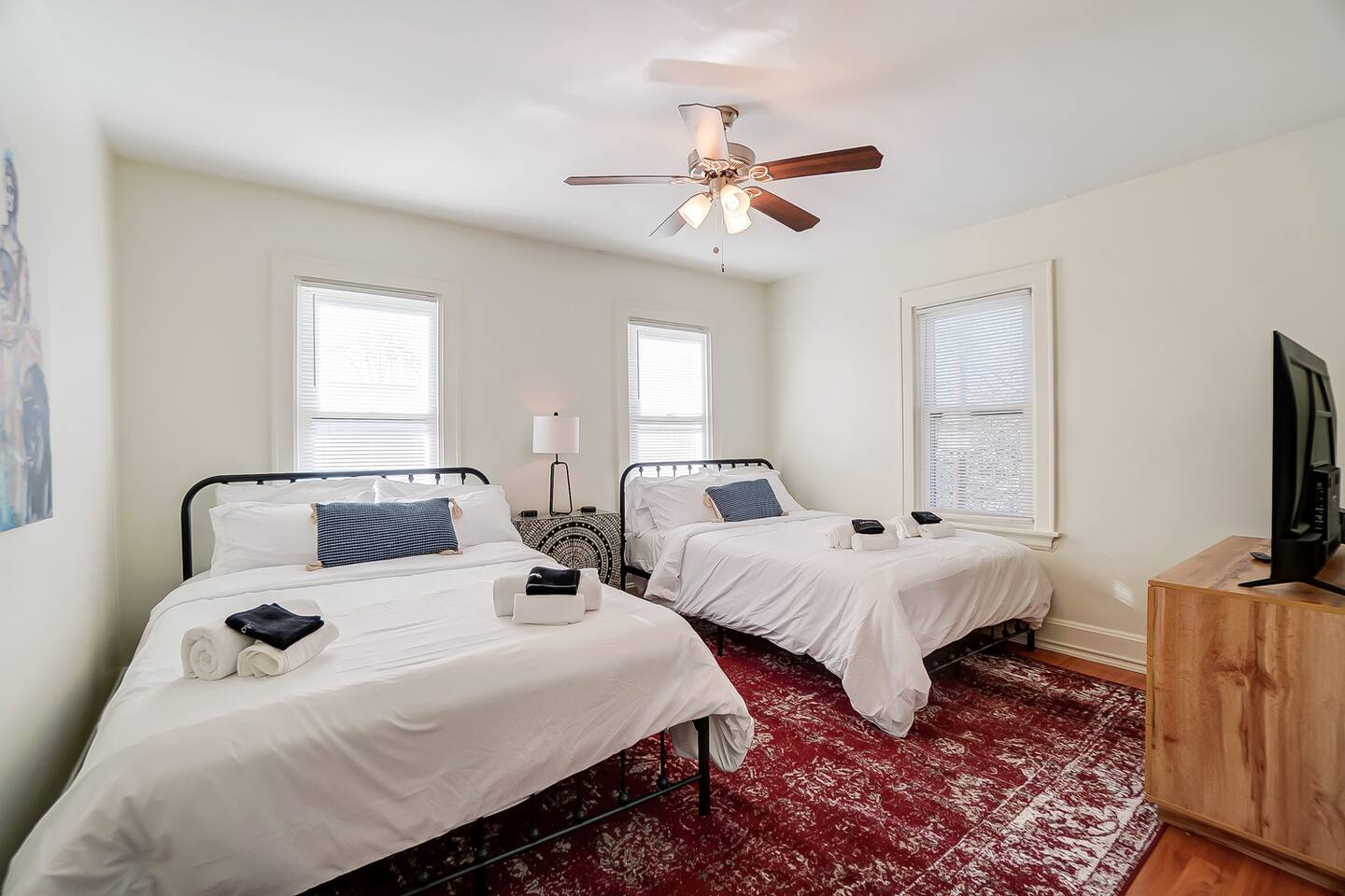 The Charming Cottage-Game Room-King Bed-Grill