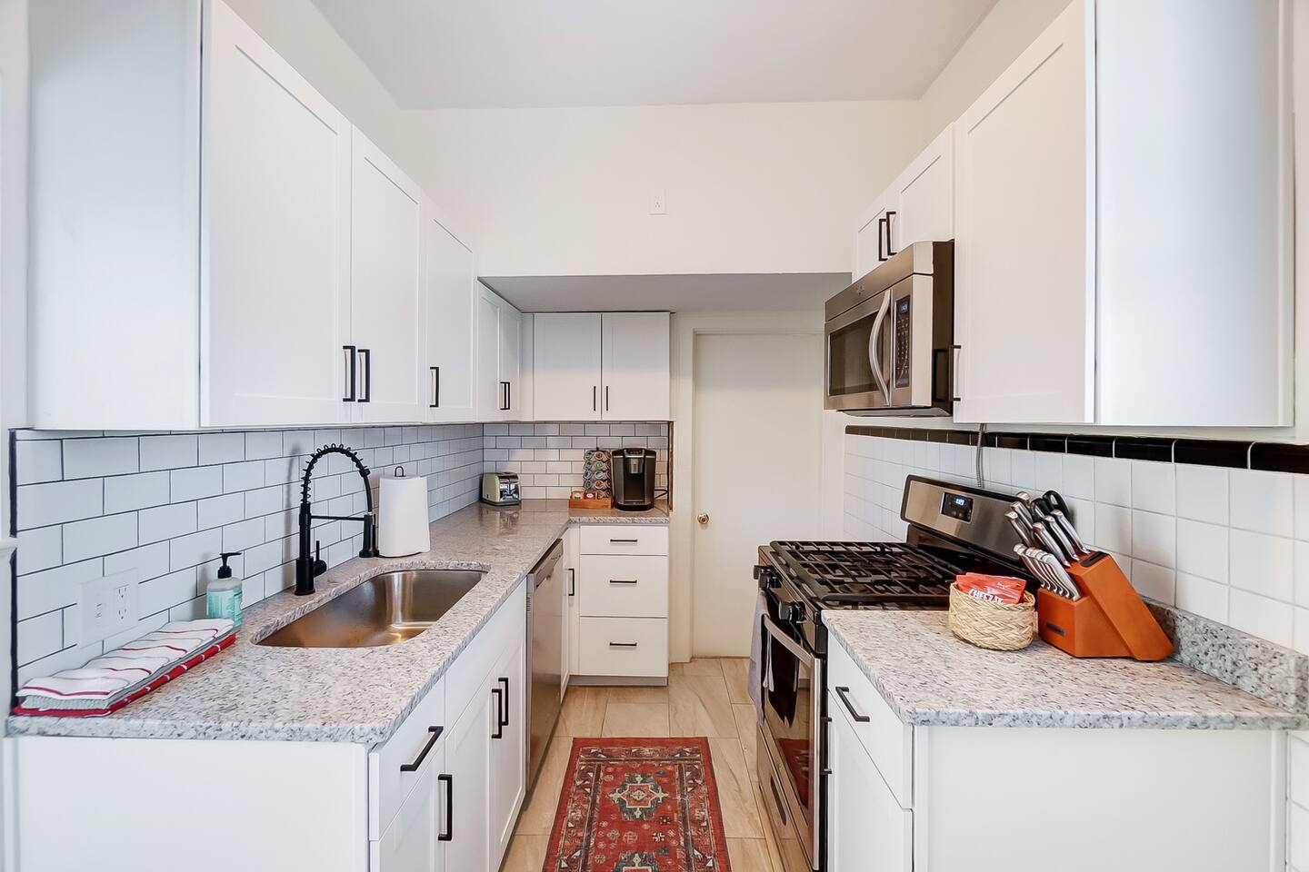 The Charming Cottage-Game Room-King Bed-Grill