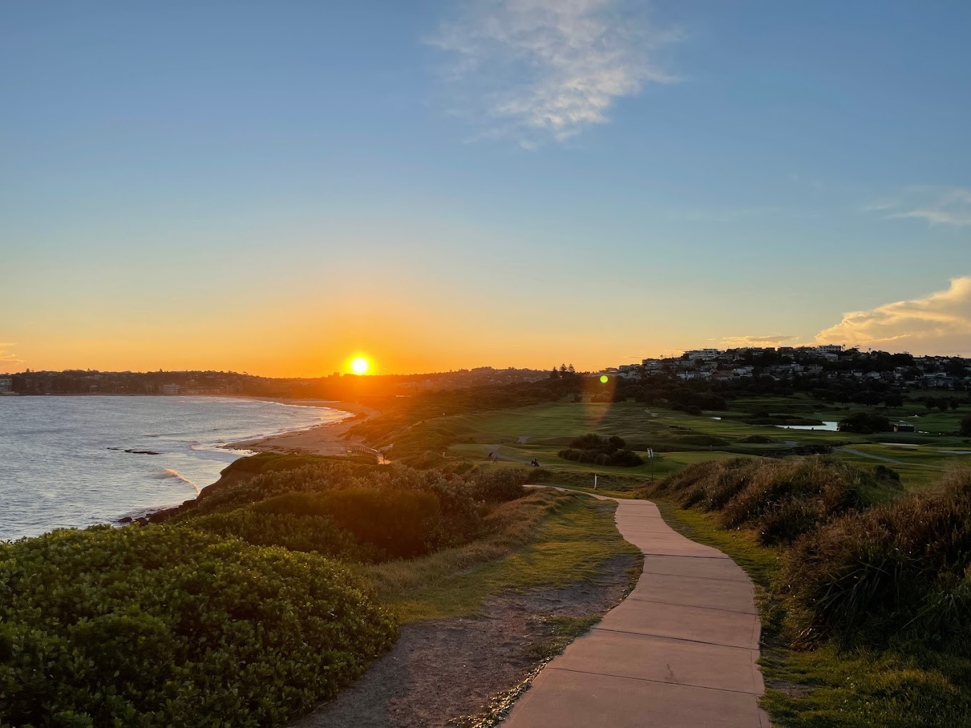 Executive 1 bed opposite Long Reef Golf Course