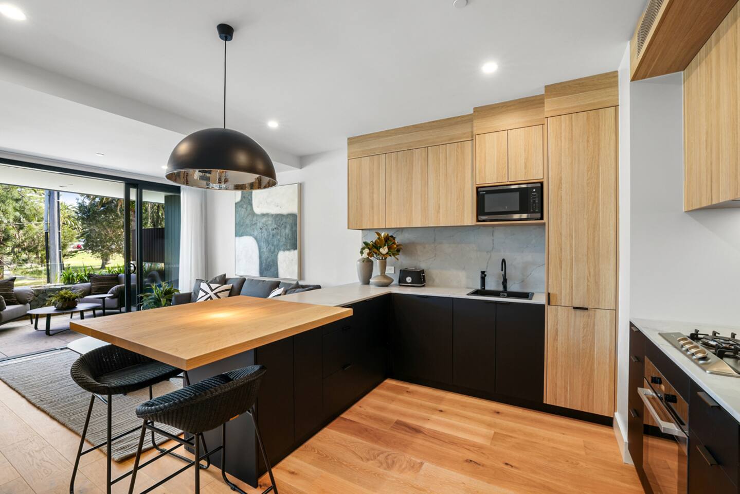 Executive 1 bed opposite Long Reef Golf Course