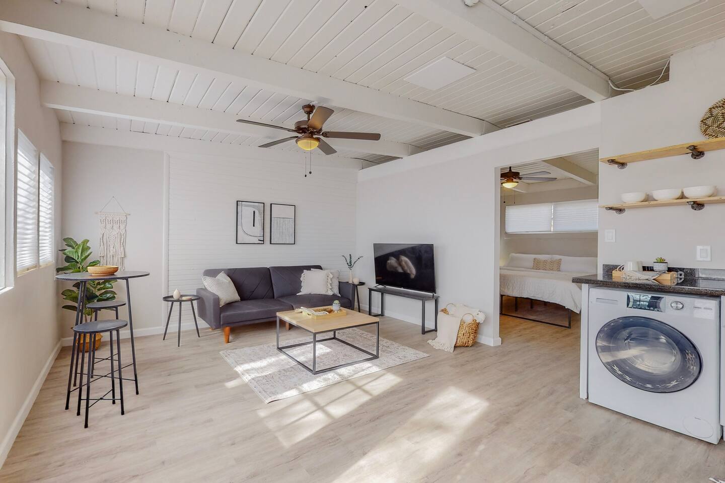 Remodeled Courtyard Apt w/King Bed, In-Unit W&D — Albuquerque — vacation rental