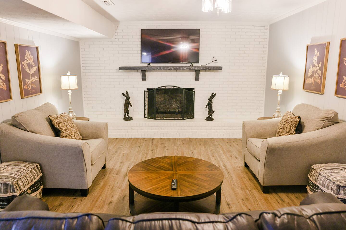 Gameroom Getaway! 4BR & 2 Kings!