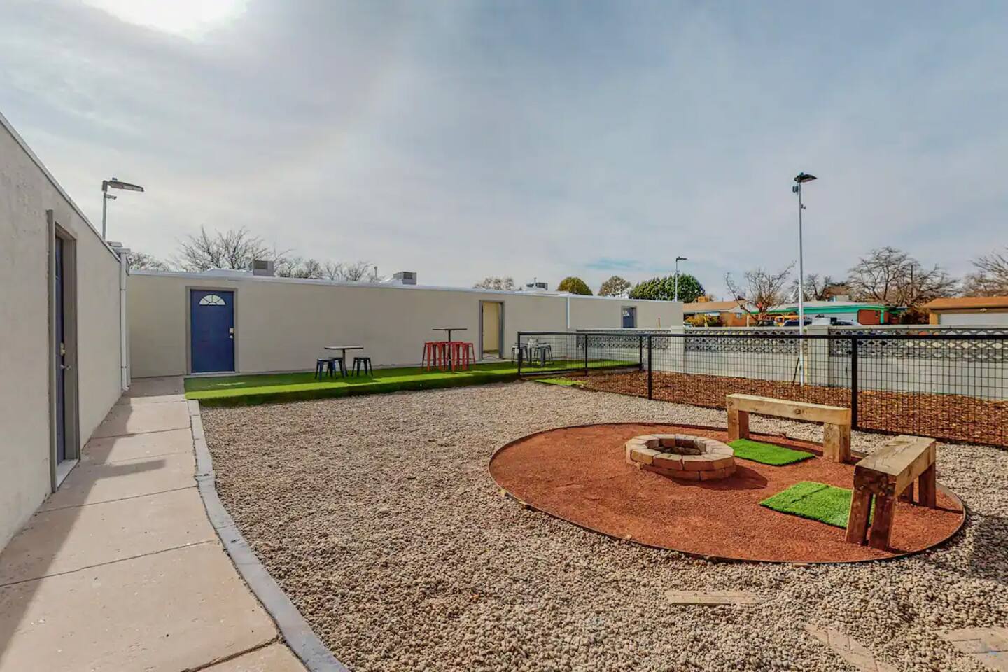 Remodeled Courtyard Apt w/King Bed, In-Unit W&D