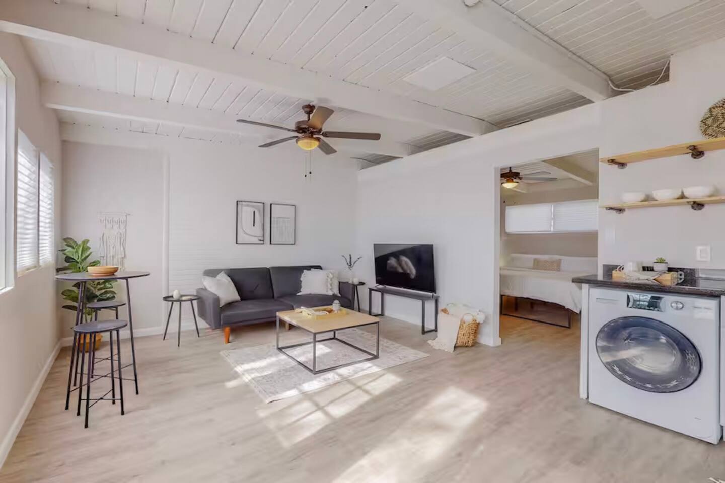Remodeled Courtyard Apt w/King Bed, In-Unit W&D — Albuquerque — vacation rental