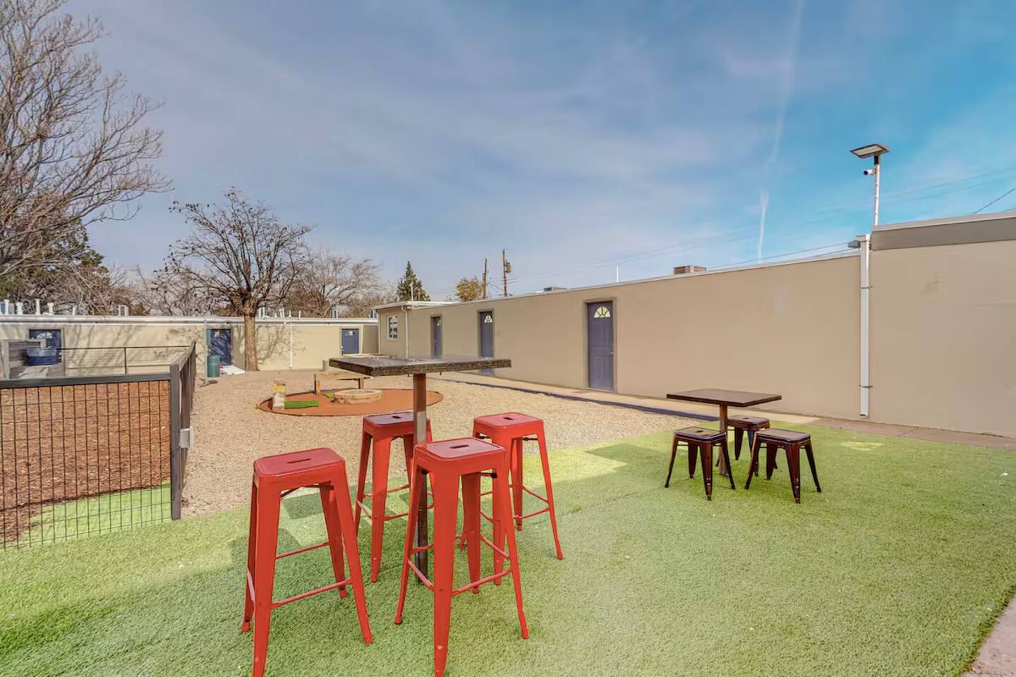 Remodeled Courtyard Apt w/King Bed, In-Unit W&D