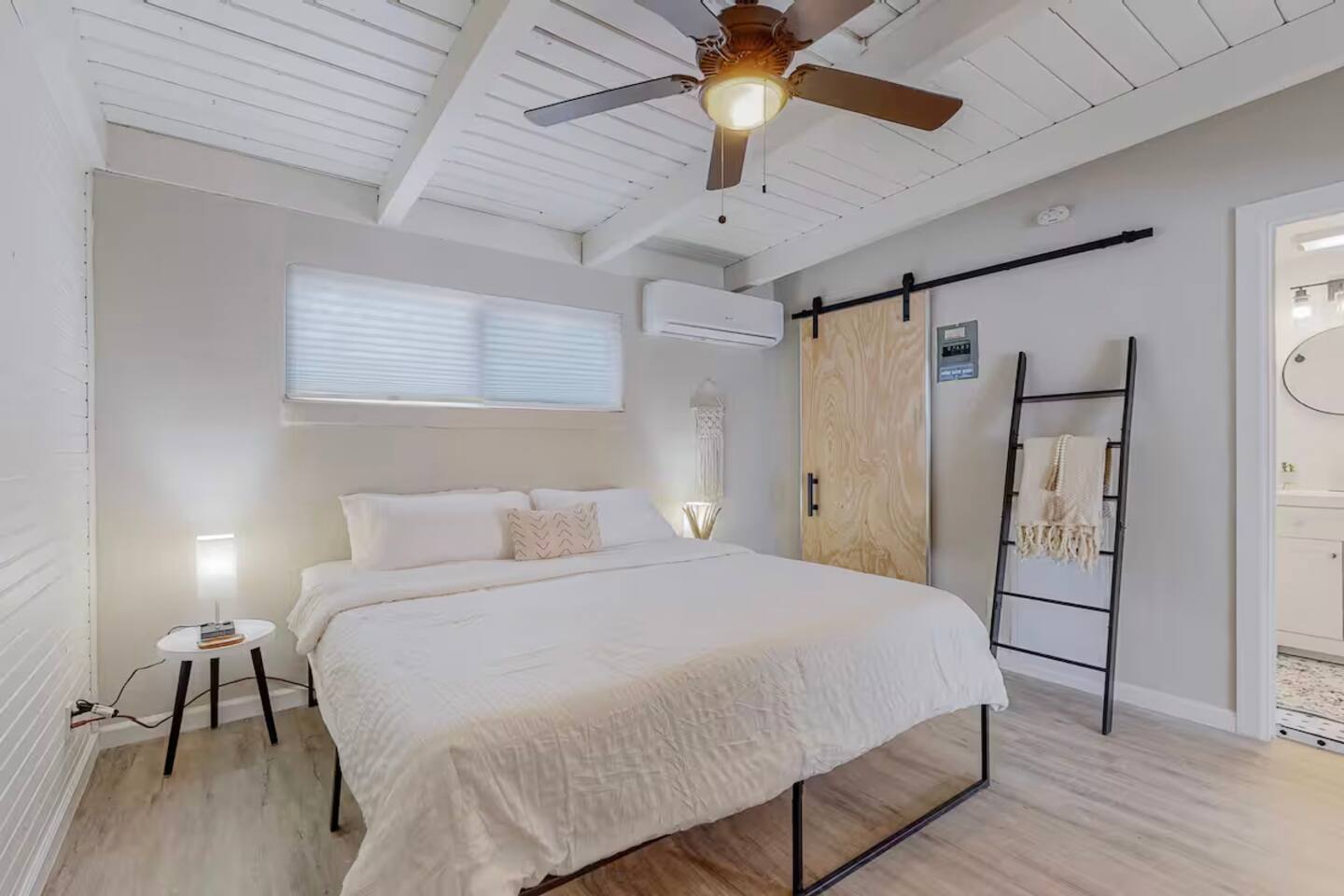 Remodeled Courtyard Apt w/King Bed, In-Unit W&D