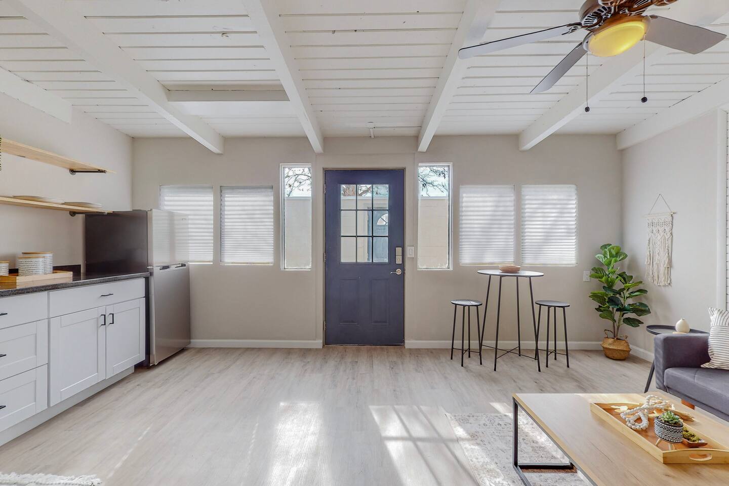 Remodeled Courtyard Apt w/King Bed, In-Unit W&D