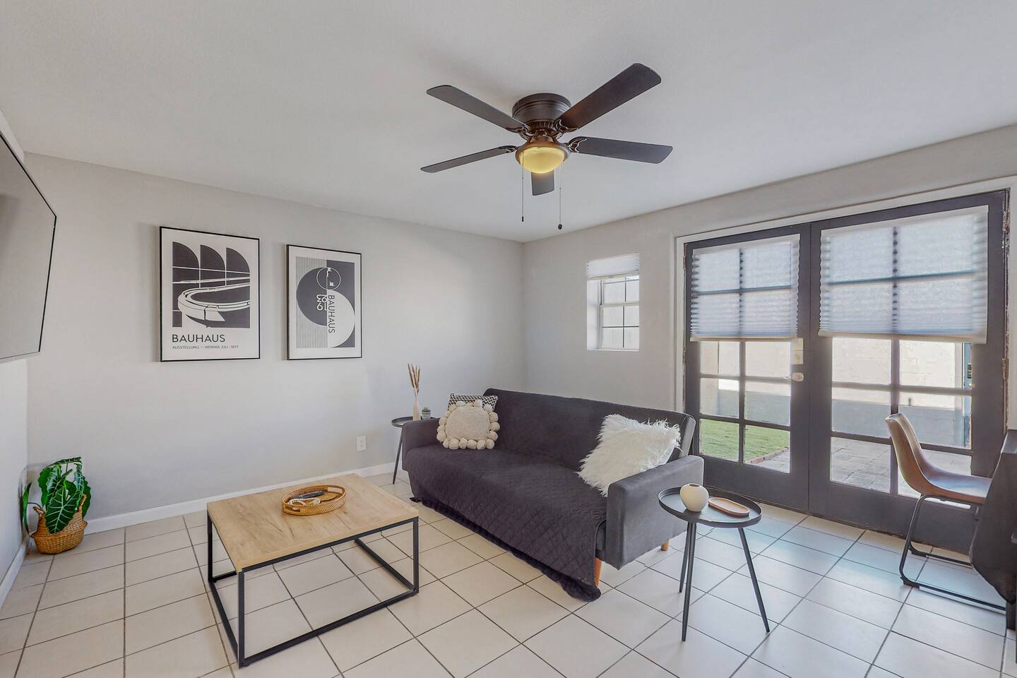 ⟫ Dog Run & Courtyard 2 Bedroom Apt w/King Bed W&D — Albuquerque — vacation rental