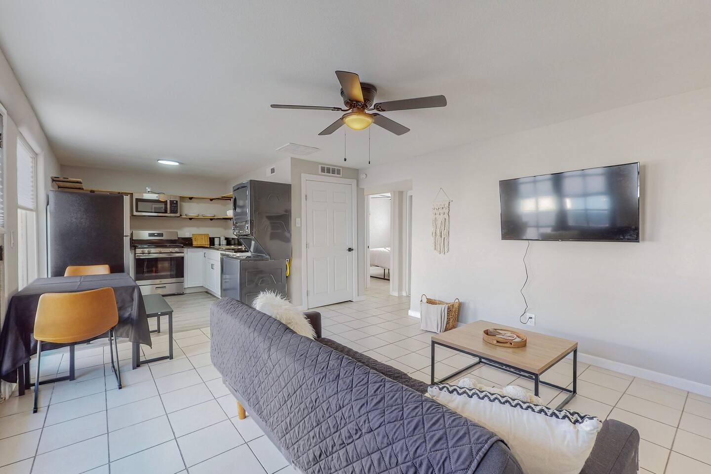 ⟫ Dog Run & Courtyard 2 Bedroom Apt w/King Bed W&D