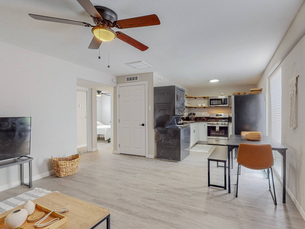 ⟫ Dog Run & Courtyard 2 Bedroom Apt w/King Bed W&D