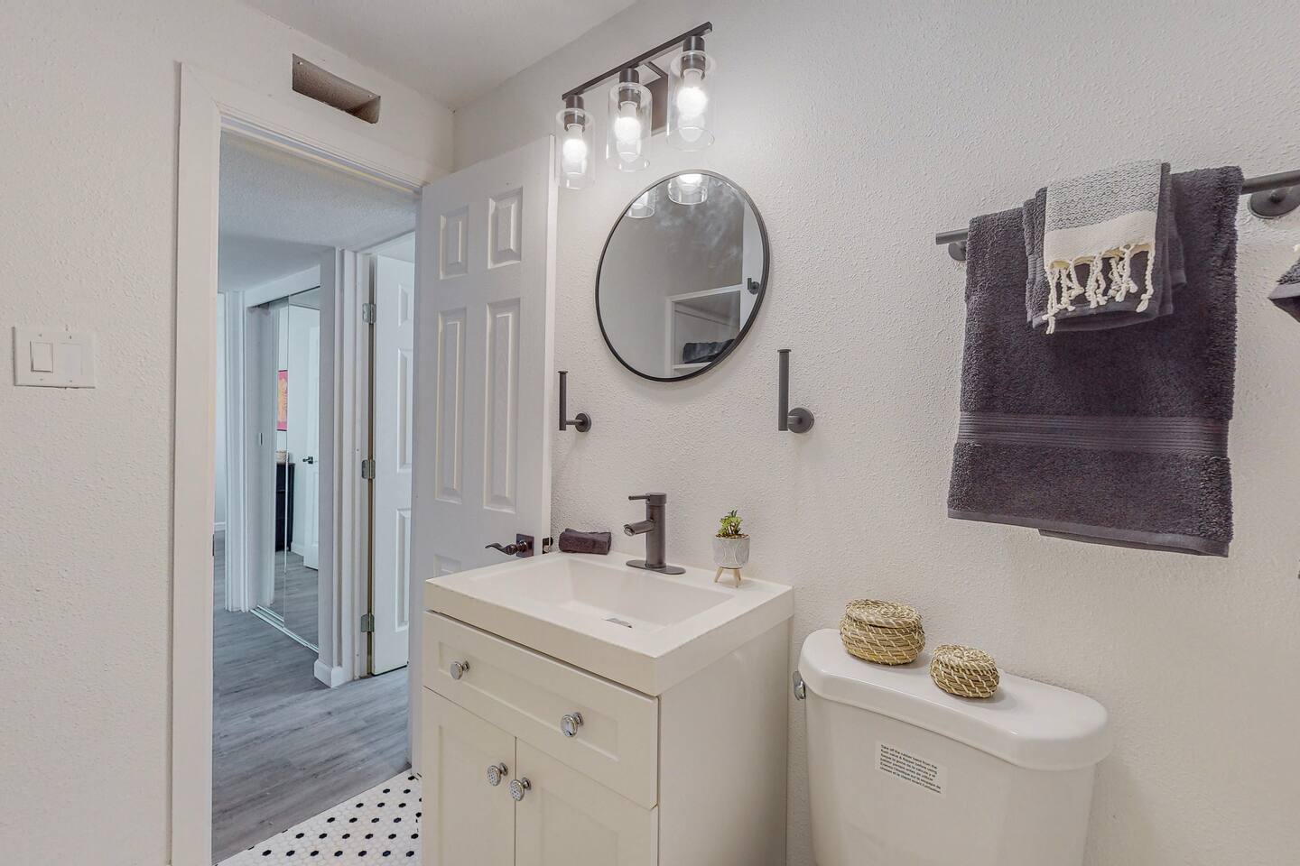 ⟫Dog Run & Courtyard 2 Bedroom Apt w/King Bed W&D