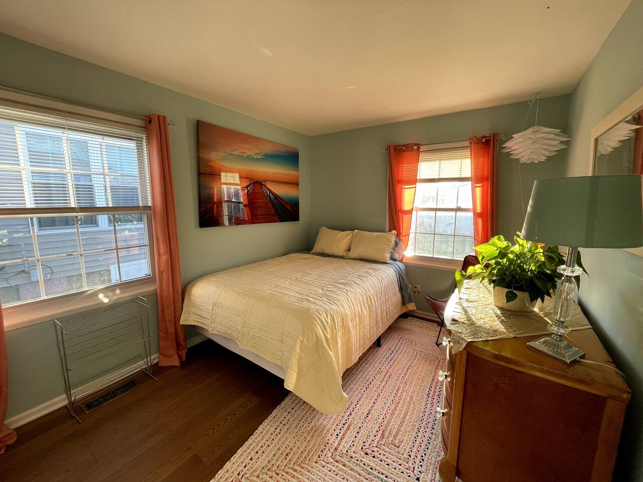 Blue Betty- 3 BDRM Mid-Century Charmer Near Beach