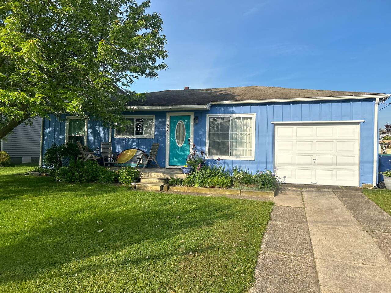 Blue Betty- 3 BDRM Mid-Century Charmer Near Beach