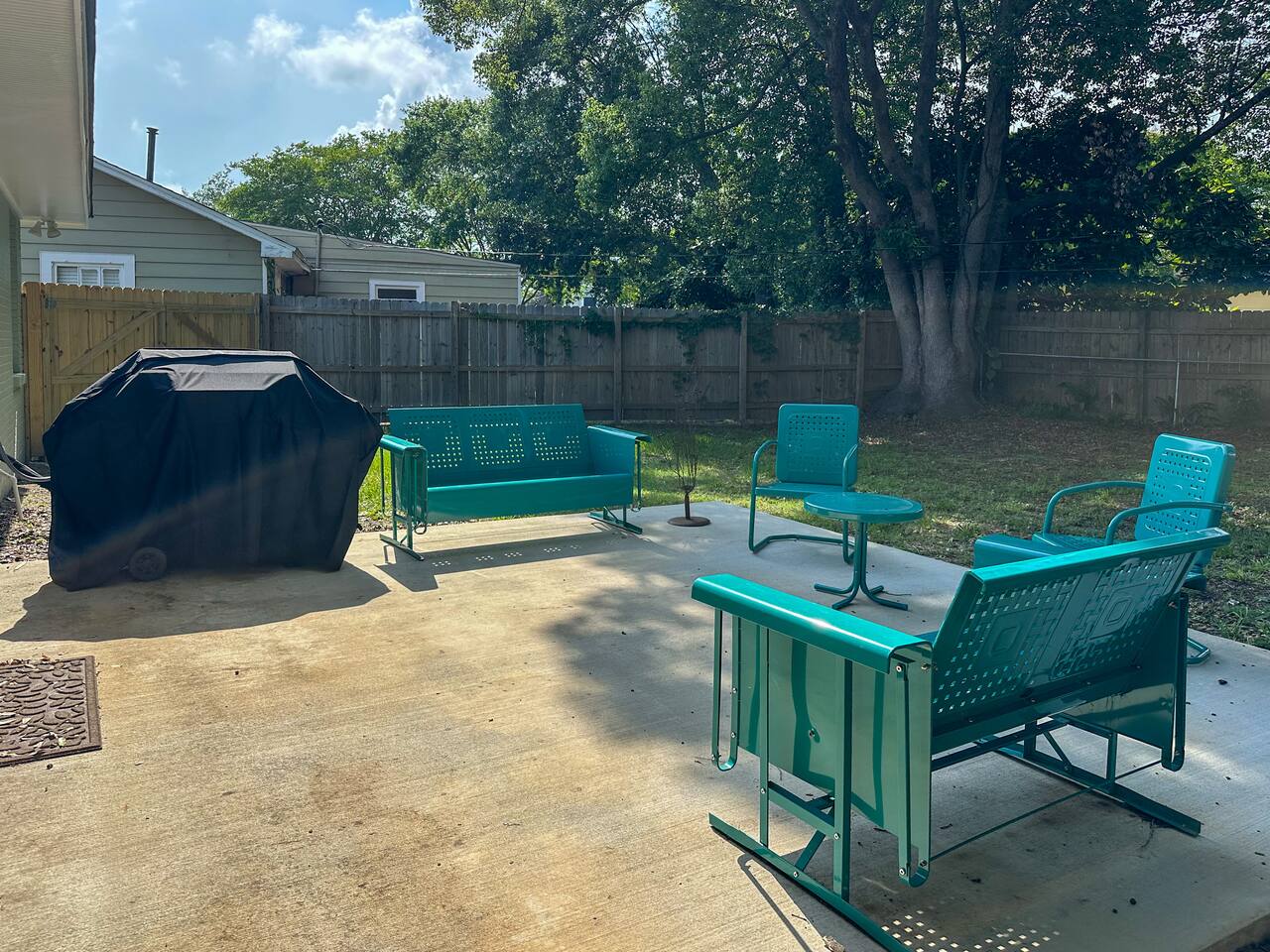 Bikes n Beaches w/ King Suite fenced yard 3 bedrm