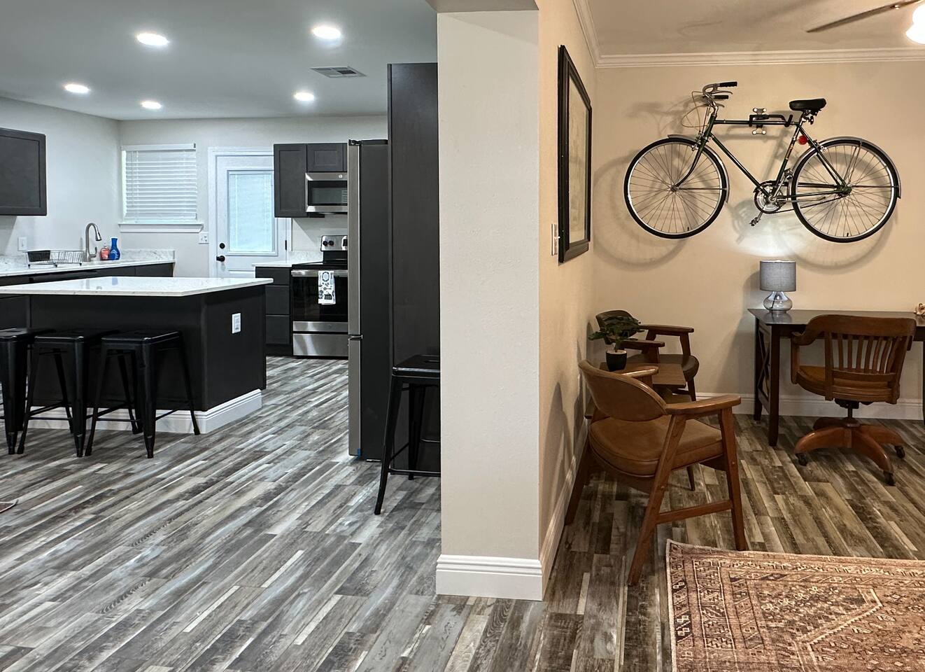 Bikes n Beaches w/ King Suite fenced yard 3 bedrm